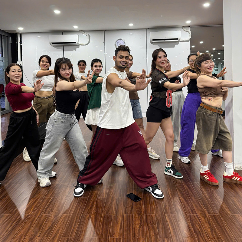 Zumba Bien Moi Buoi Tap Thanh Trai Nghiem 01